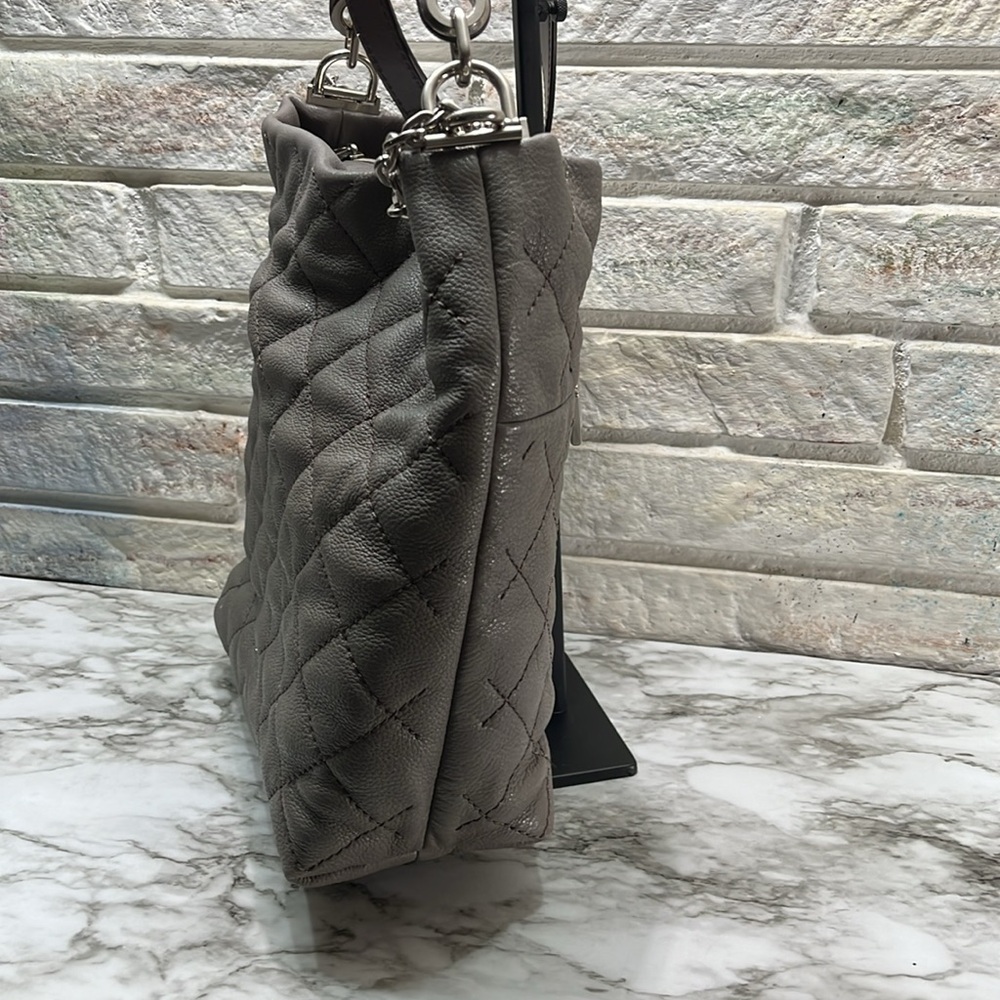 MICHAEL KORS LONI 2 WAY QUILTED LARGE TOTE BAG WITH TAGS. - Picture 2 of 16
